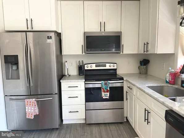 2405 Franklin Dr, East Petersburg, PA 17520