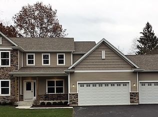 17 Thorntree Ln, Lake Bluff, IL 60044