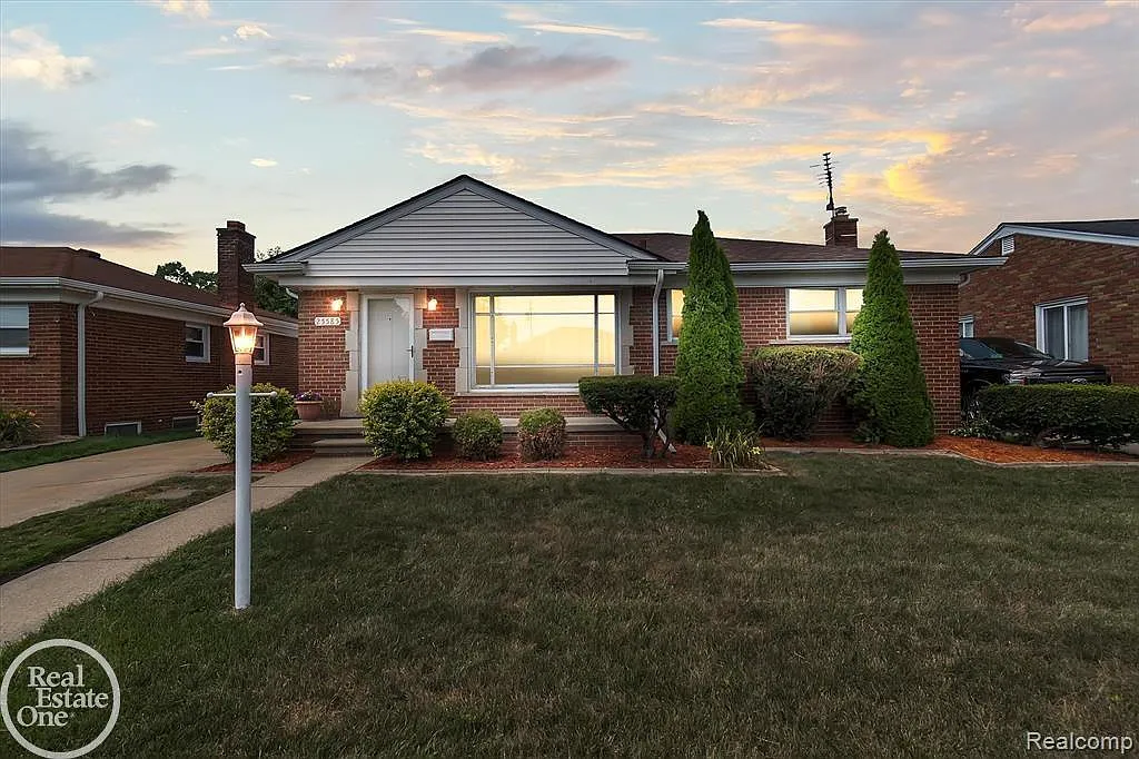 25585 Ronald St photo 1
