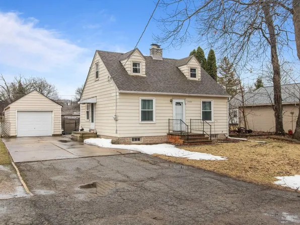 2436 Hickory Ln, Appleton, WI 54915