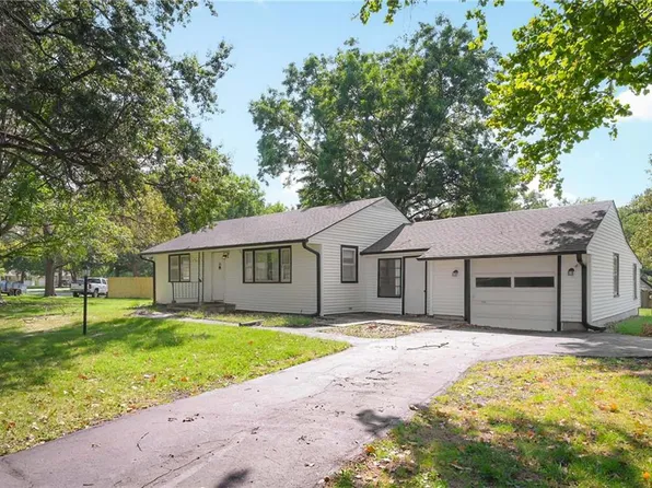 412 NW Donovan Rd #A, Lees Summit, MO 64063