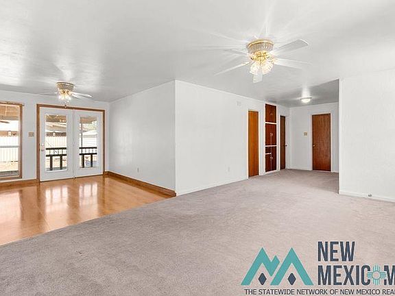 3rd image of 900 E 10th St
