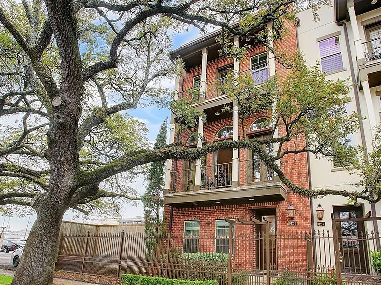 912 Lovett Blvd #J — Photo 1