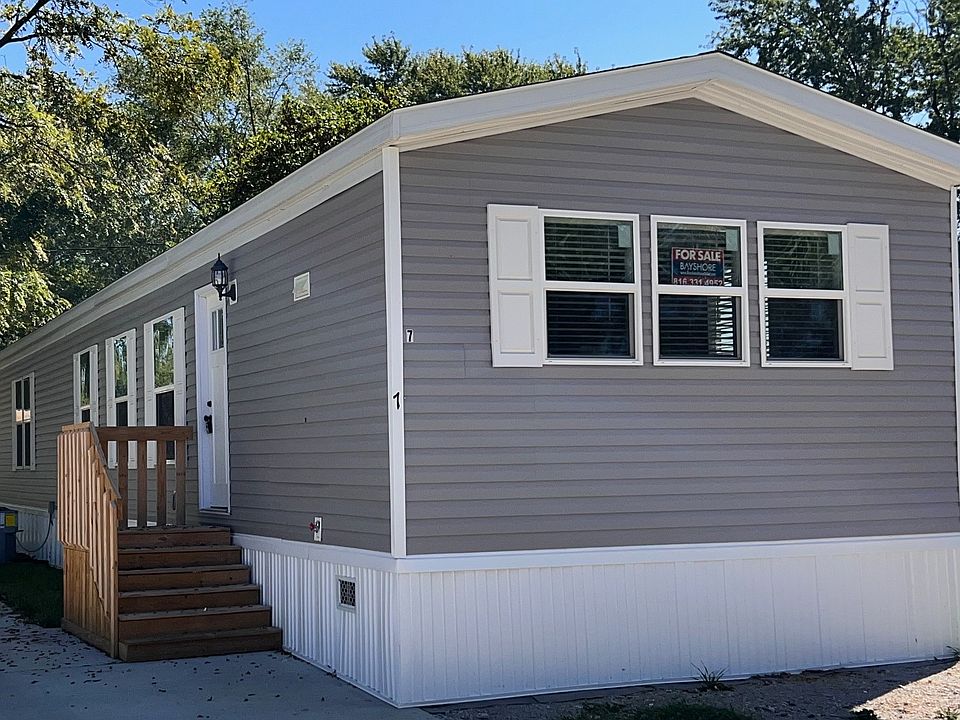 1st image of 7 Canna Dr