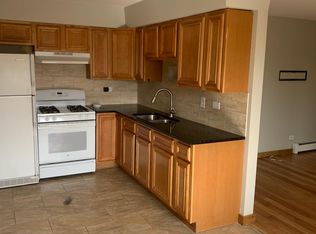 8636 Newland Ave, Burbank, IL