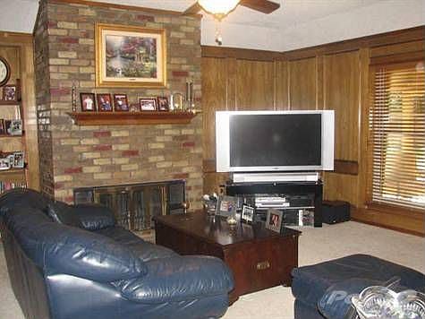3rd image of 1107 Meadowview Dr