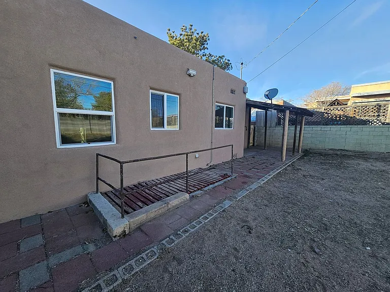 1216 Columbia Dr NE — Photo 15