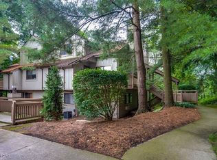 582 Meredith Ln, Cuyahoga Falls, OH 44223