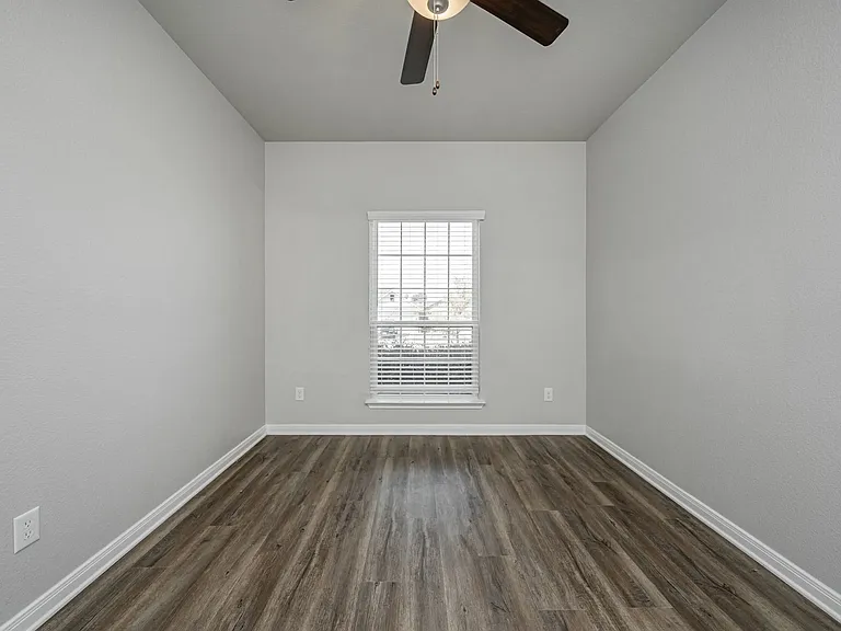 517 Fallbrook Dr — Photo 44