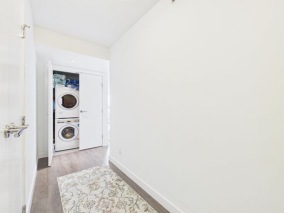 4th image of 908 Quayside Dr #2705