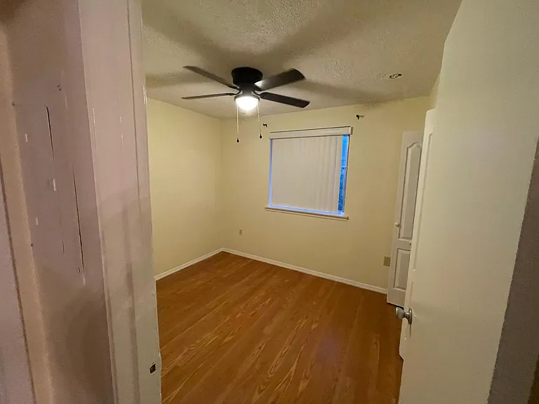 1307 Azalea Way — Photo 6