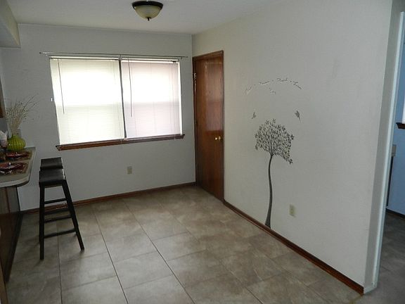 4th image of 2101 NW Ashley Cir