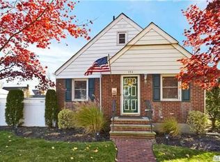 153 Wilton St, New Hyde Park, NY 11040