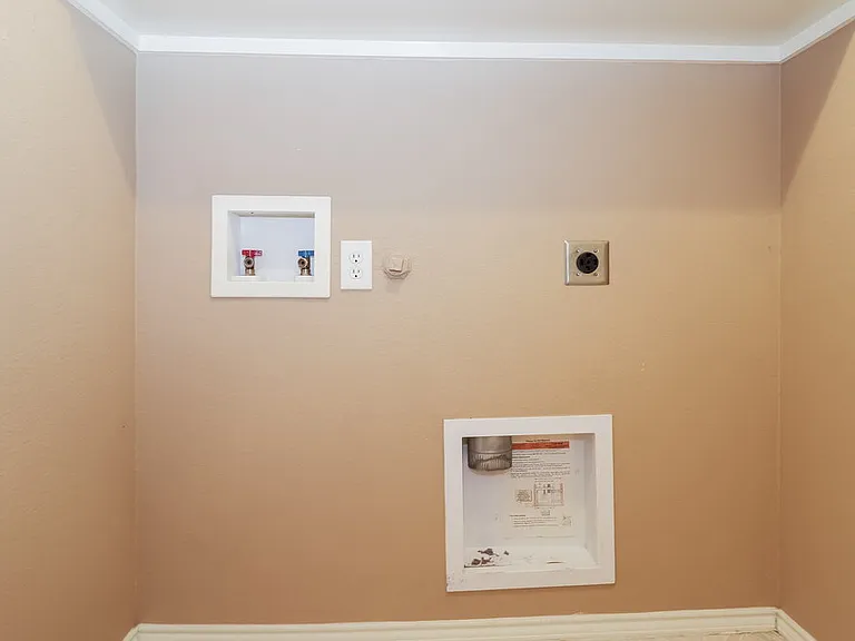 1324 Burleson St — Photo 11