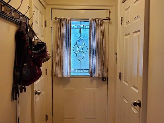 2nd image of 905 River Rock Dr