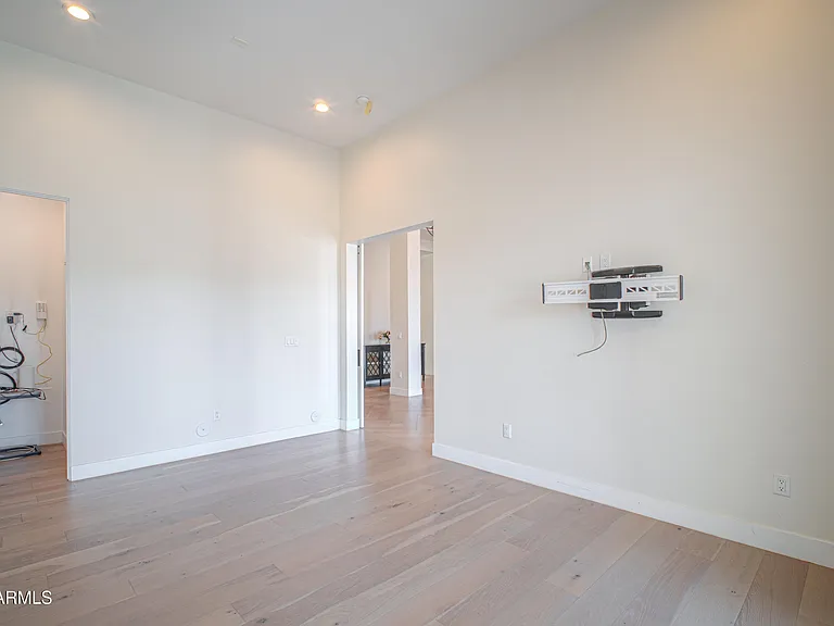 12424 E Victoria St — Photo 20