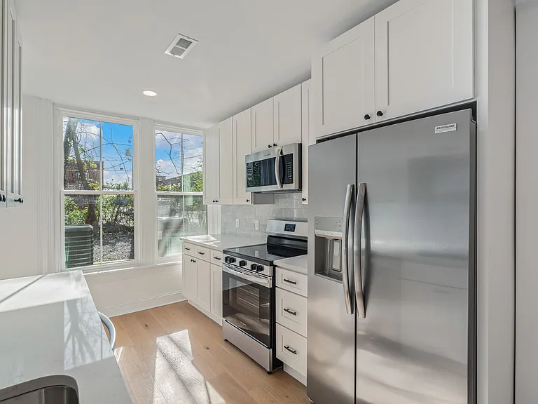 513 N Central St #1 — Photo 4