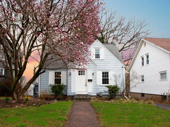 26 Fairlawn Street, West Hartford, CT 06119