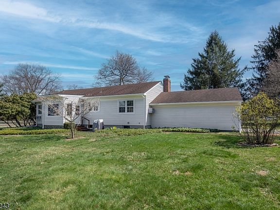 5th image of 1 Scarlet Oak Rd