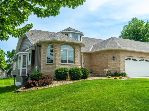 3022 Highpointe Curv, Roseville, MN 55113