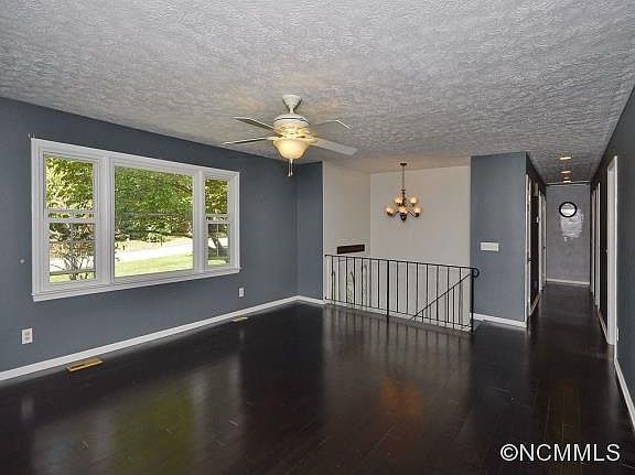 3rd image of 1838 Glenheath Dr