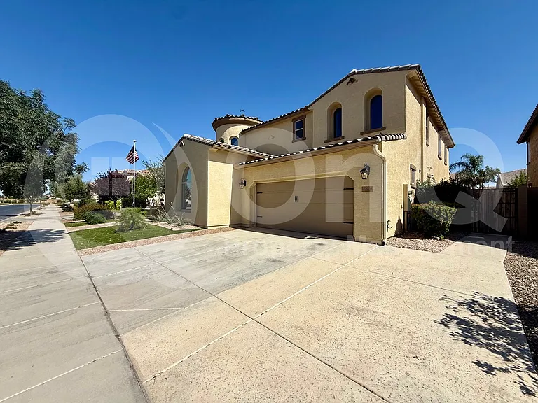 22933 E Silver Creek Ln — Photo 2