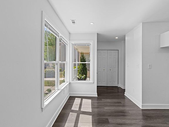 5th image of 8206 Merriweather Cir