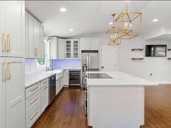 4th image of 305 Edgeview Dr