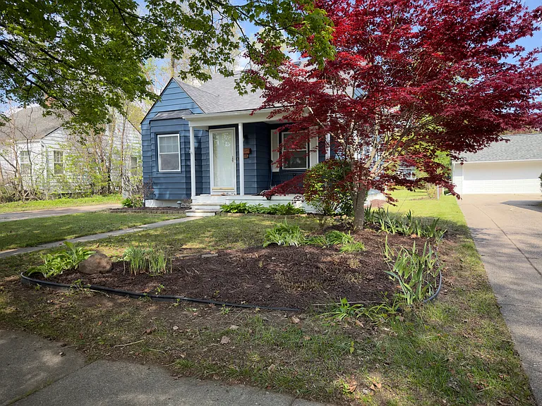 818 Stanley St — Photo 2