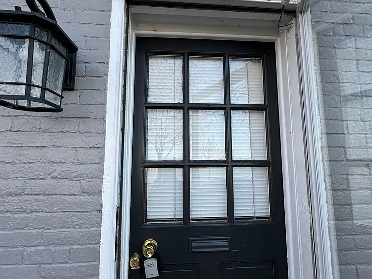 549 S Front St #A — Photo 2