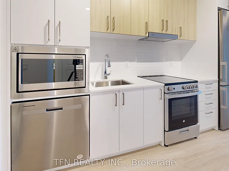30 Upper Mall Way #2104 — Photo 25