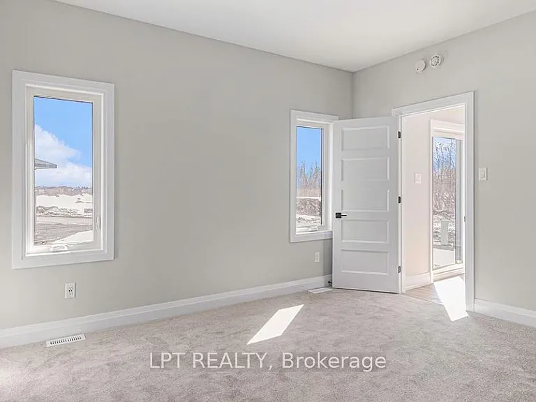 826 Namur St — Photo 8