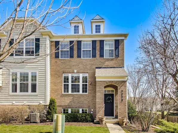 3275 Coral Ln, Glenview, IL 60026