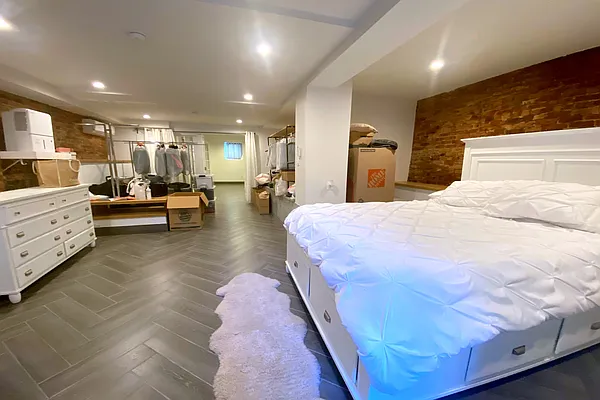 Rented by Douglas Elliman | media 29