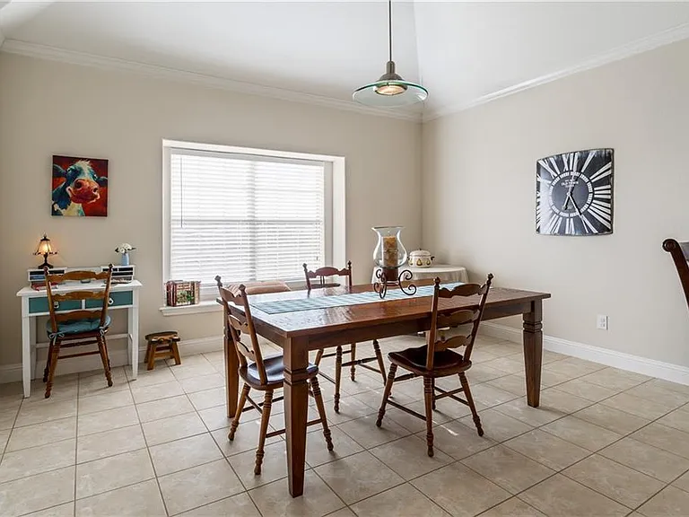 225 Glenview Dr — Photo 9