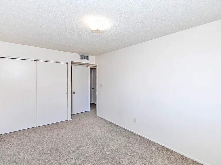 1236 W 20th Pl — Photo 7