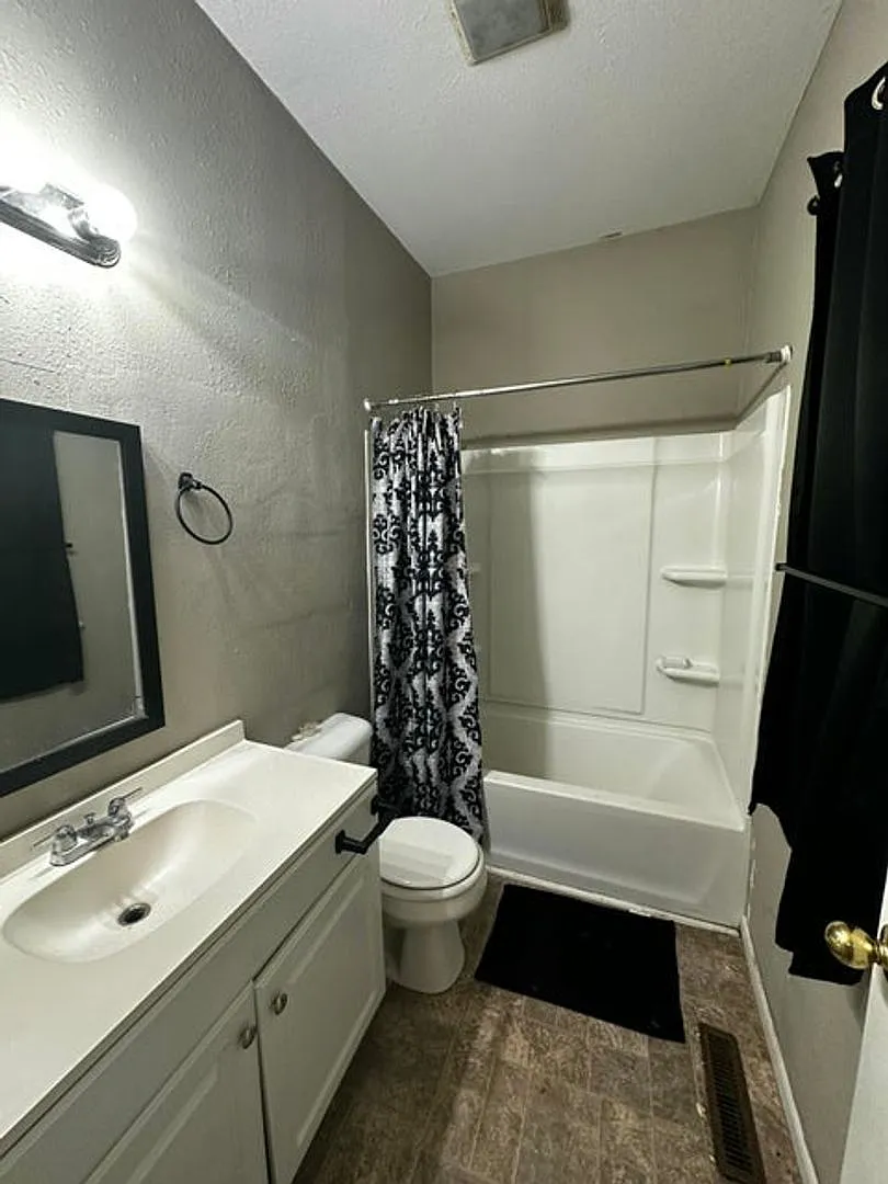 Affordable 2 bed 1 bath home for lease — Photo 2