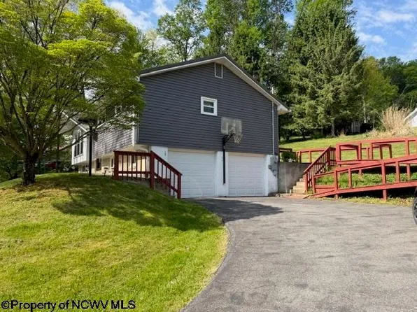 169 Evergreen Cir, Philippi, WV 26416
