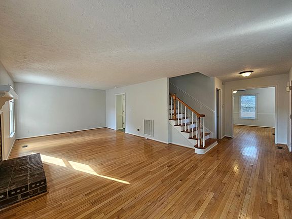 3rd image of 3516 Barrington Dr