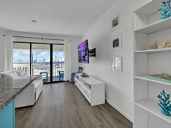4th image of 6102 Seawall Blvd #233B