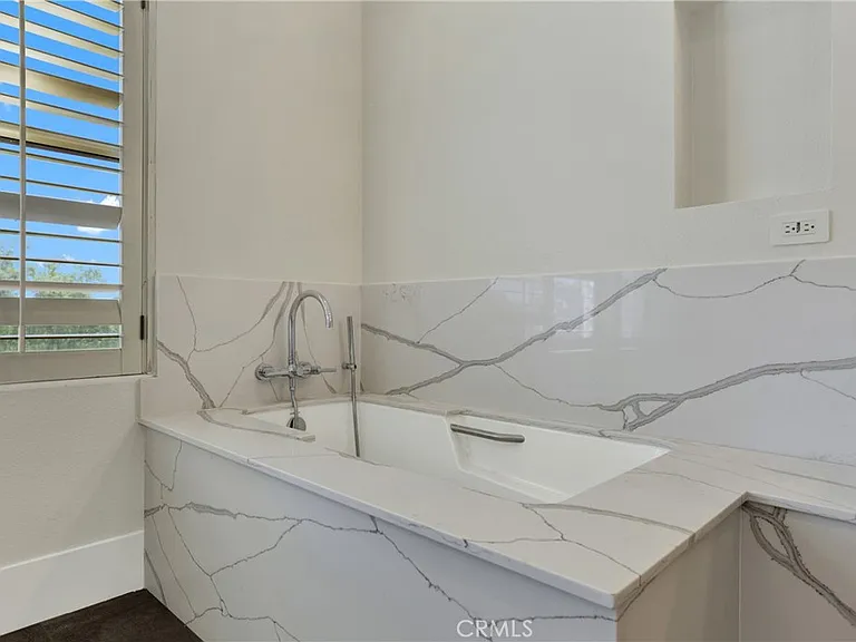 2468 Aquasanta — Photo 40