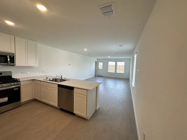1601 Elliott Rd — Photo 4