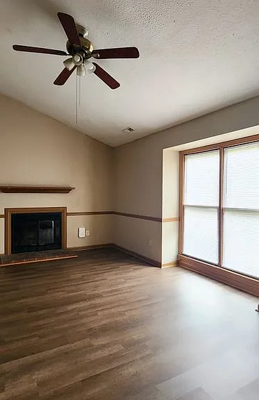 5706 Chalmers Ct — Photo 2