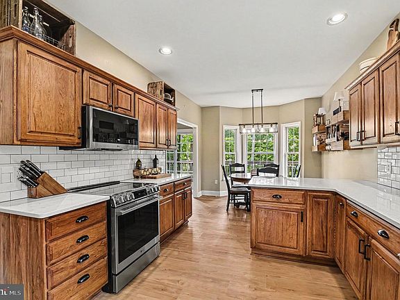 2nd image of 67 Yarmouth Ln