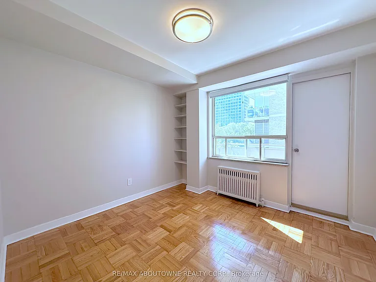 565 Avenue Rd #506 — Photo 9