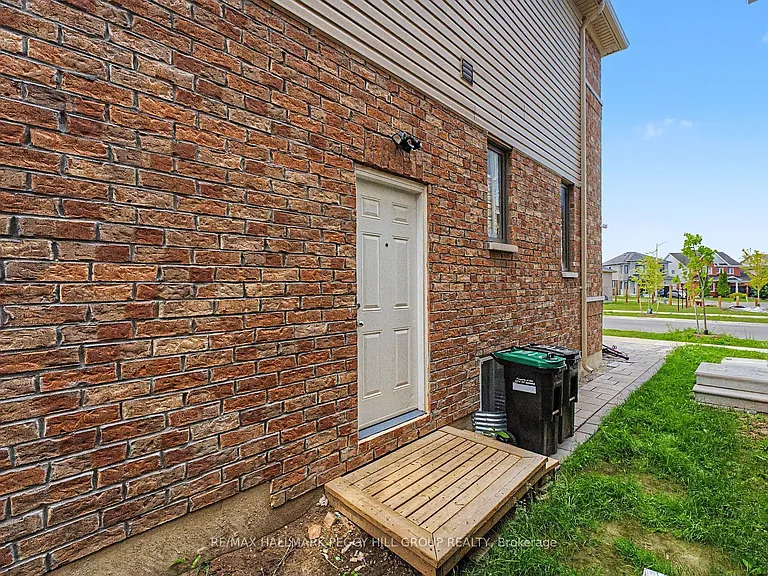 76 Nottingham Rd #LOWER — Photo 2
