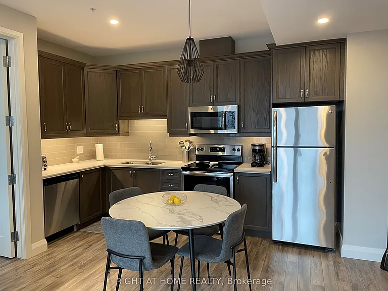 118 King St E #1015 — Photo 14