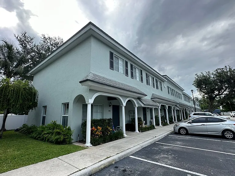 Colonial Palms — Photo 12