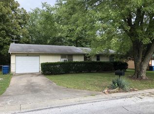 909 N Tennessee Ave, Carterville, MO 64835