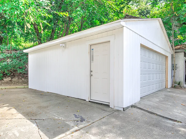 2560 Iron Springs Rd — Photo 36